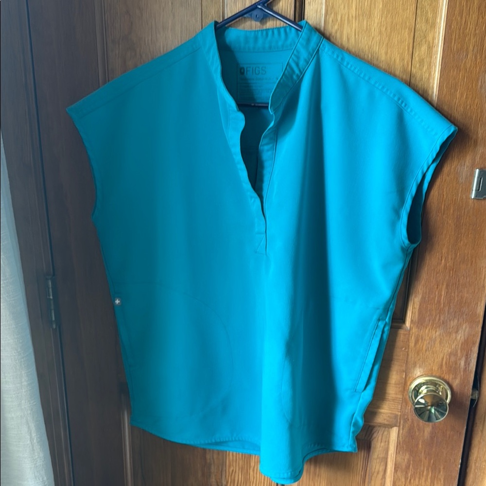 Figs Blue Sleeveless Boxy scrub top with Mandarin Collar